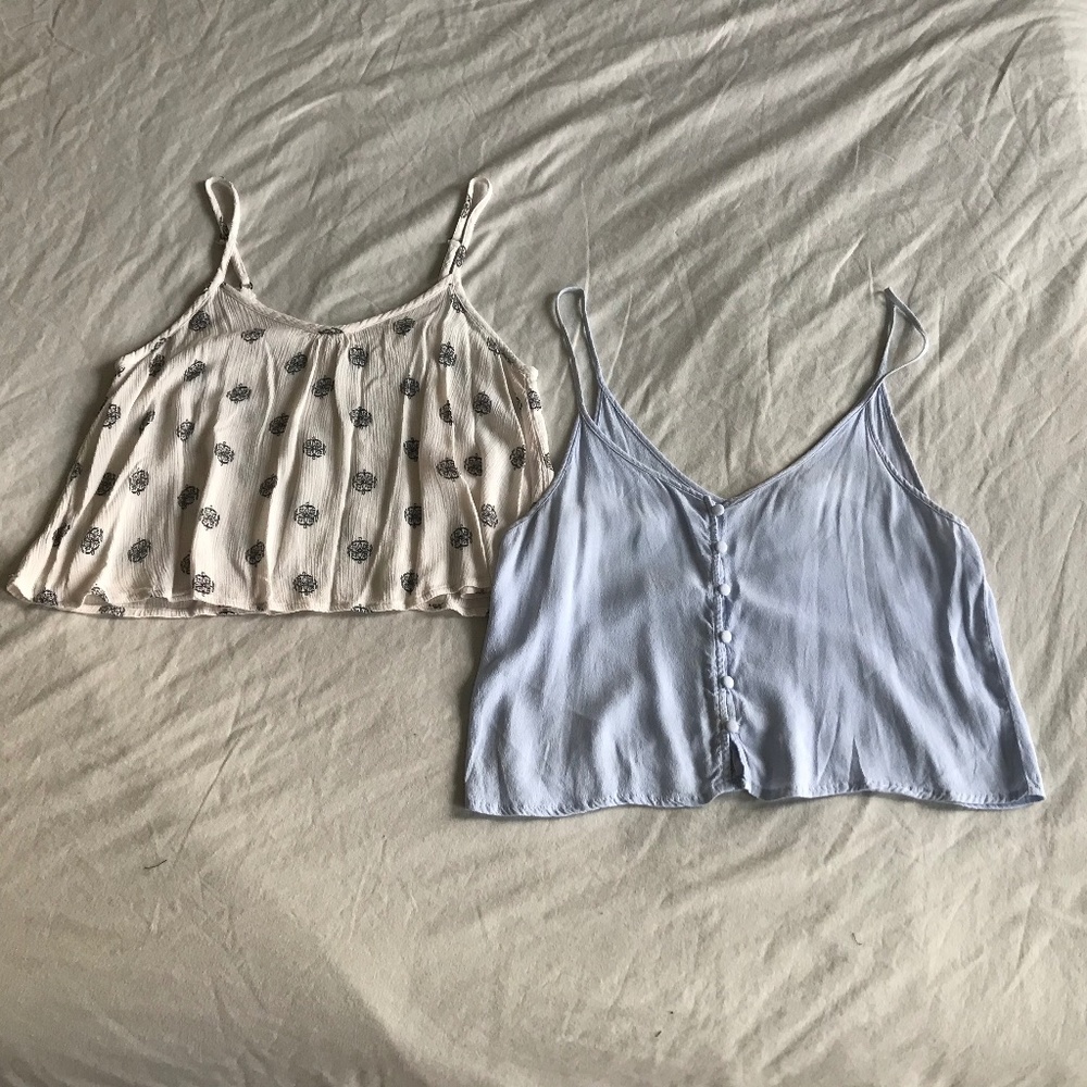 Set of two (!!) flowy summer crop tops